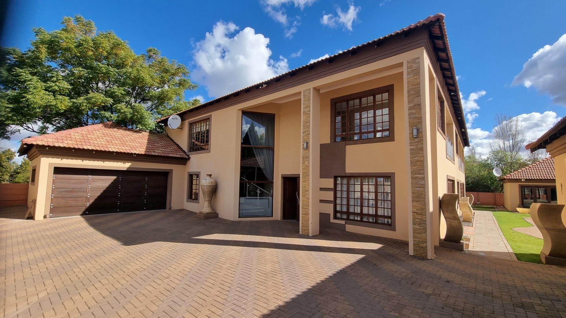 6 Bedroom House for sale in Pentagon Park P24112711931