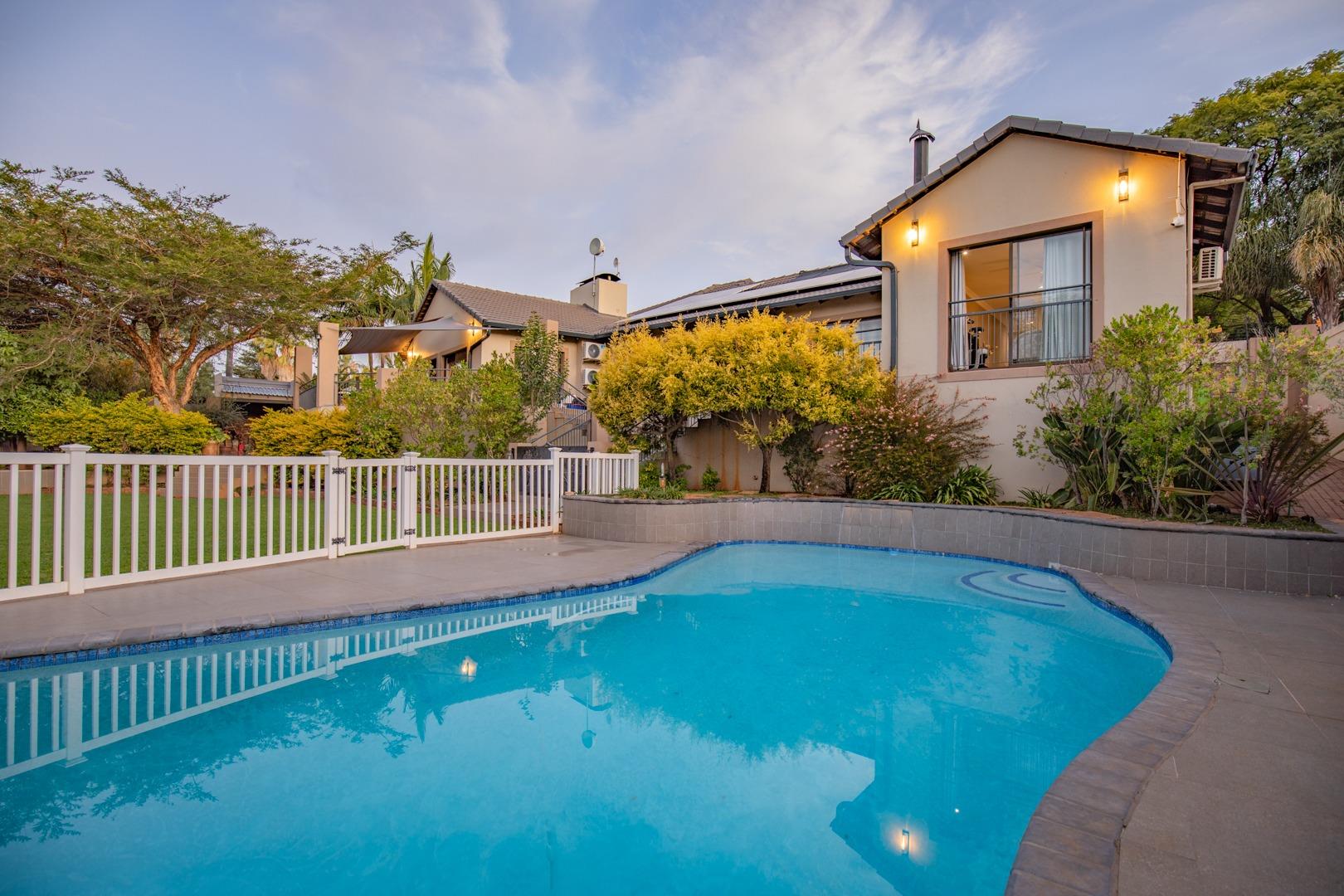 6 Bedroom House for sale in Waterkloof Heights P24112647680