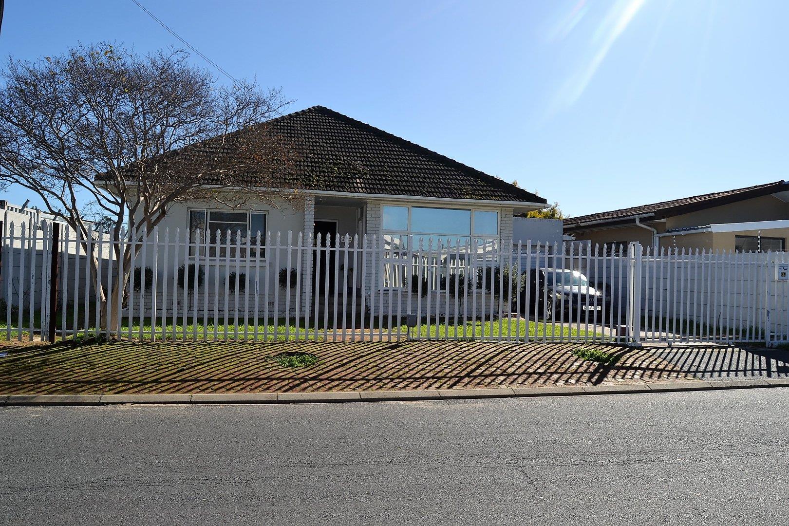 Peerless Park North Property Property and houses for sale in Peerless