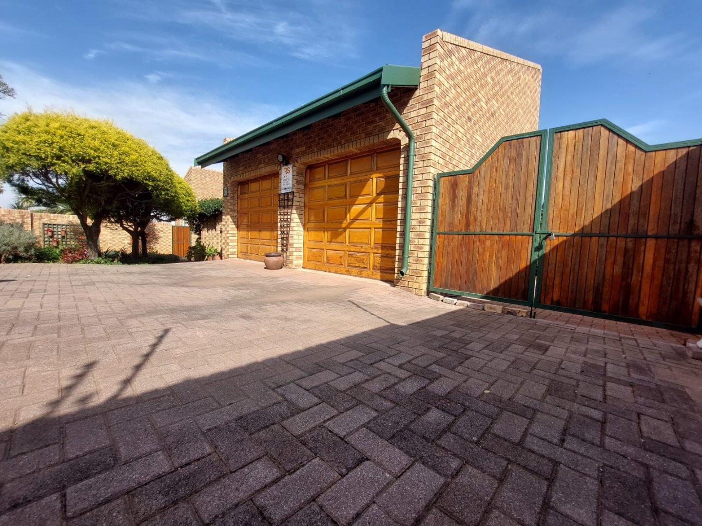 4 Bedroom House for sale in Vanderbijlpark SE 3 P24112715510