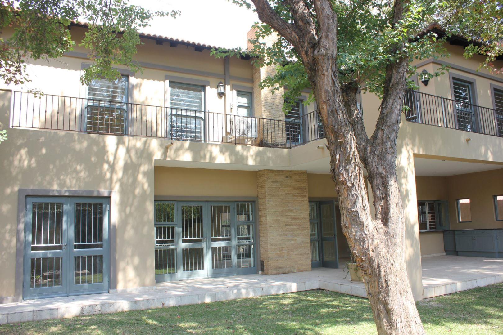 4 Bedroom House for sale in Baileys Muckleneuk P24112715575