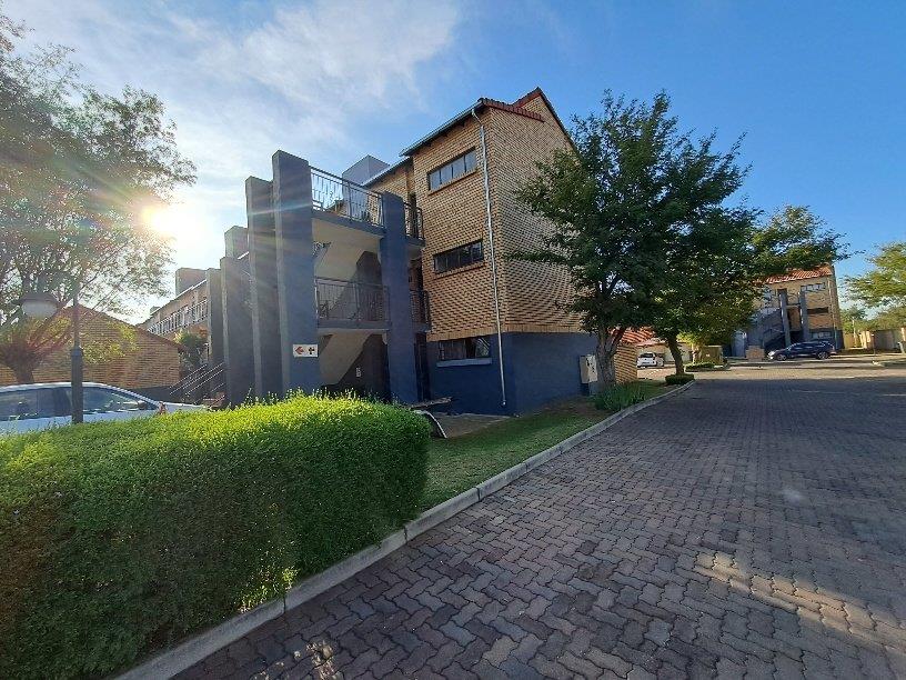 2 Bedroom Apartment / flat for sale in The Orchards P24112715645