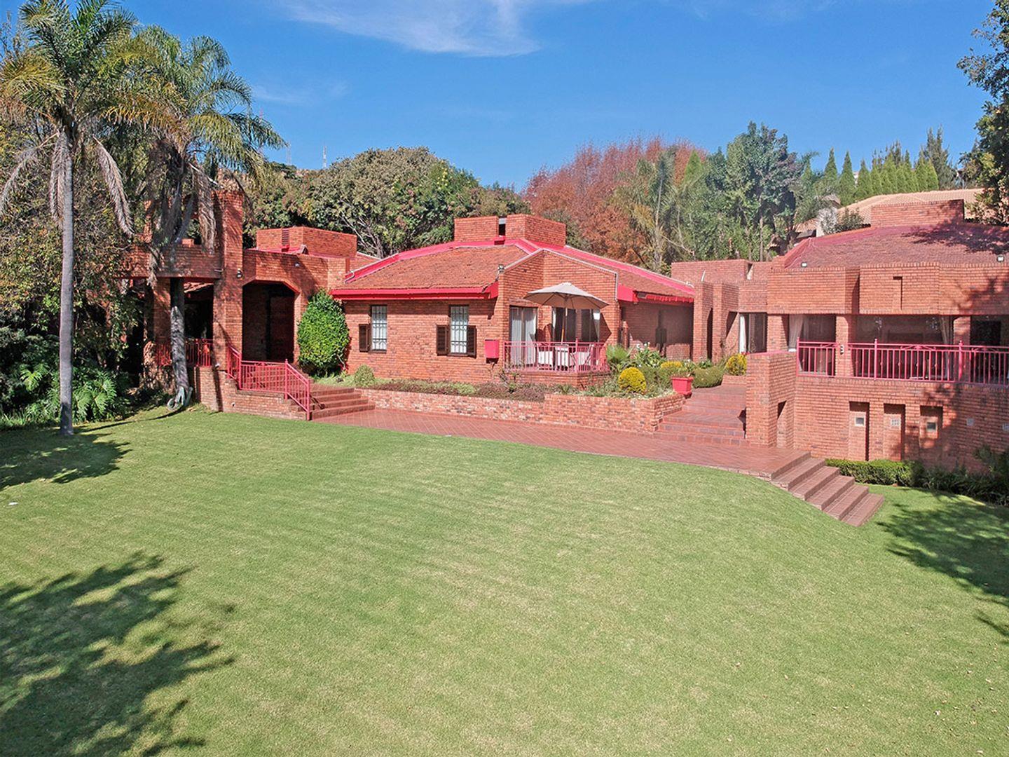 5 Bedroom House for sale in Bedfordview P24112719170