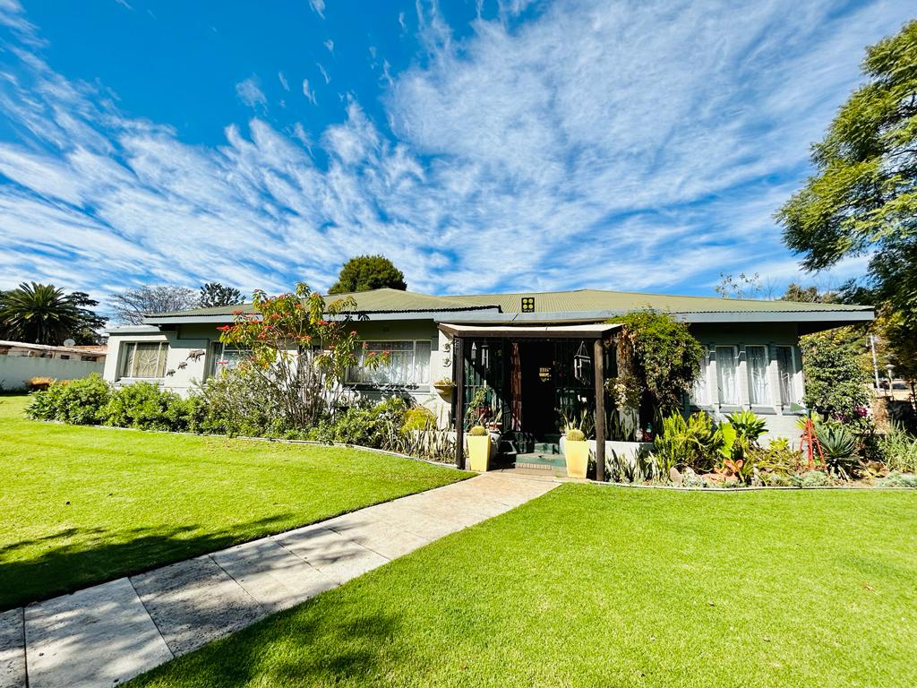 3 Bedroom House for sale in Witbank Ext 10 P24112719939