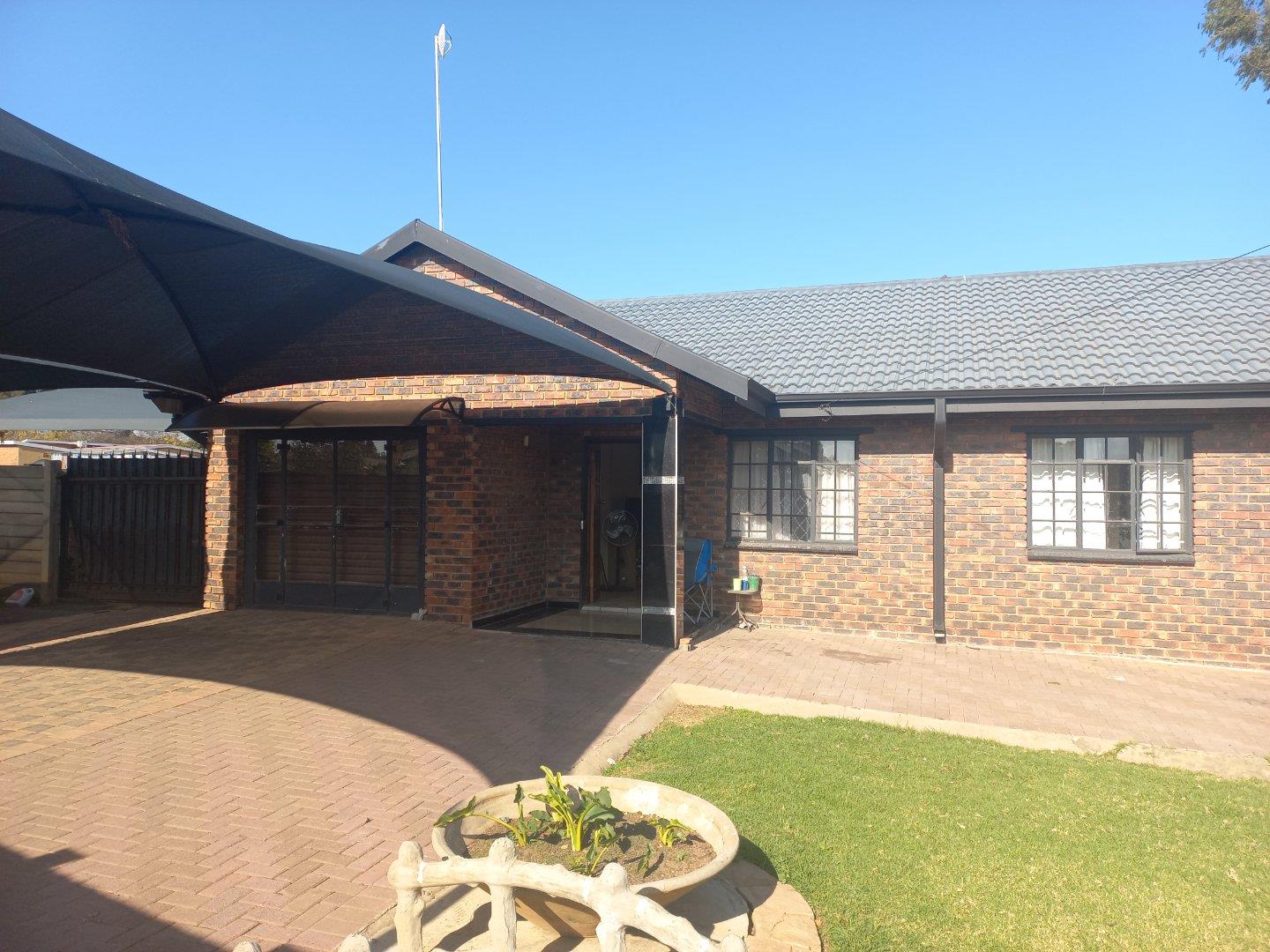 3 Bedroom House for sale in Riversdale P24112721261