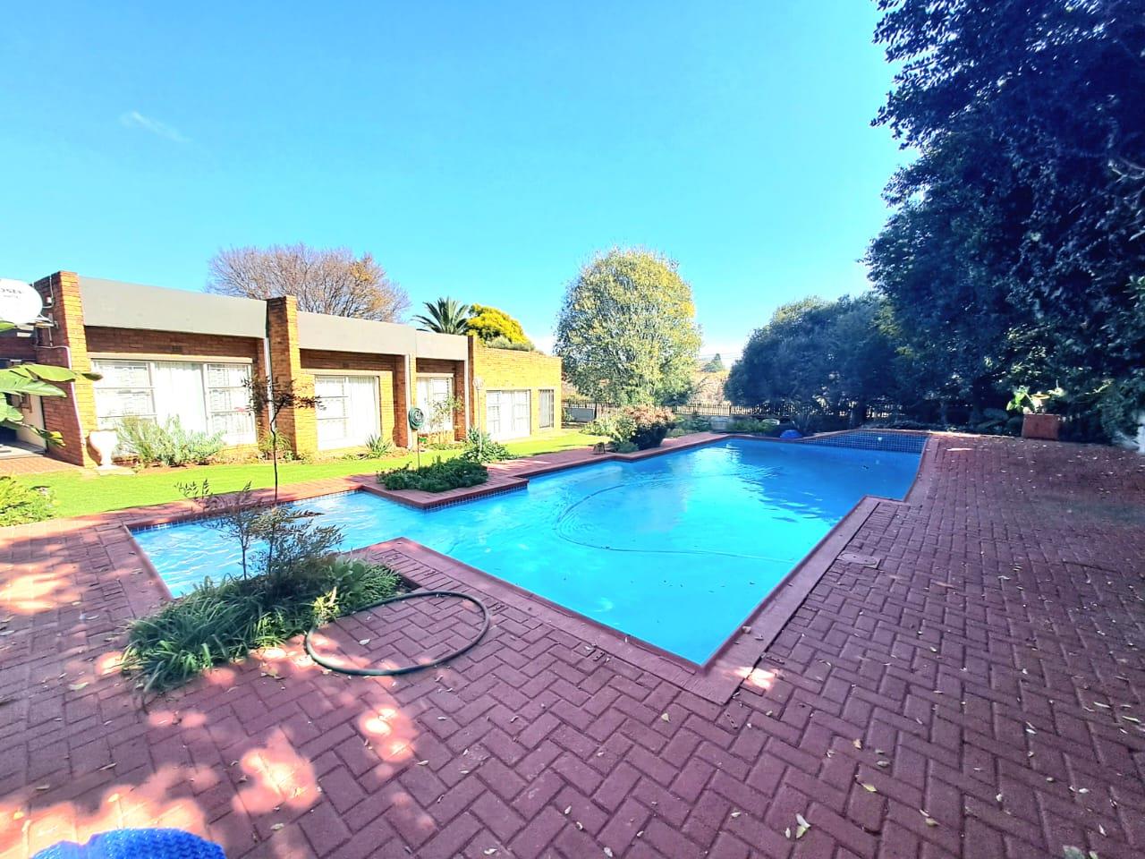 3 Bedroom House for sale in Three Rivers East P24112721844