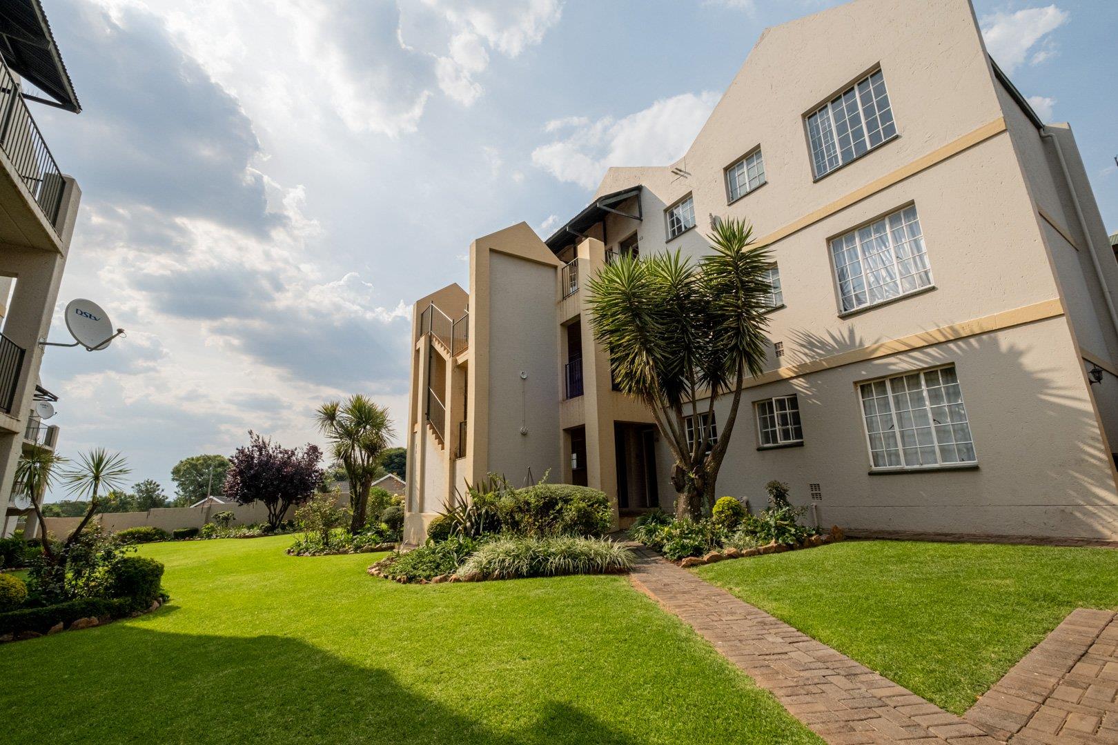 2 Bedroom Apartment / flat to rent in Horizon View The Gables, 2