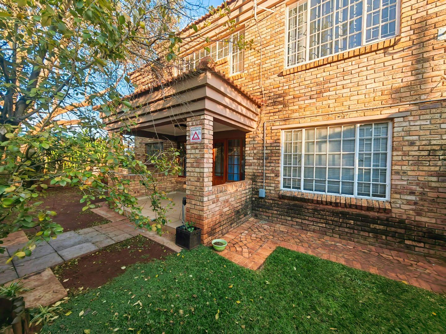 3 Bedroom Townhouse for sale in Potchefstroom Central P24112724465