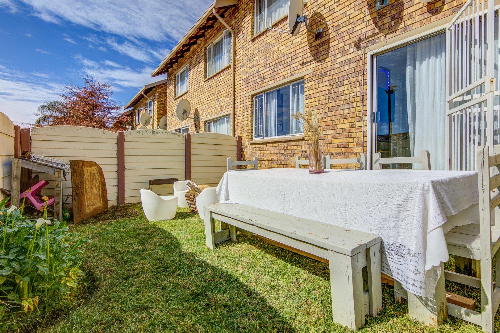 2 Bedroom Townhouse for sale in Birch Acres P24112724621