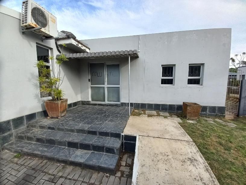 Beacon Bay Property Property and houses to rent in Beacon Bay Page 3