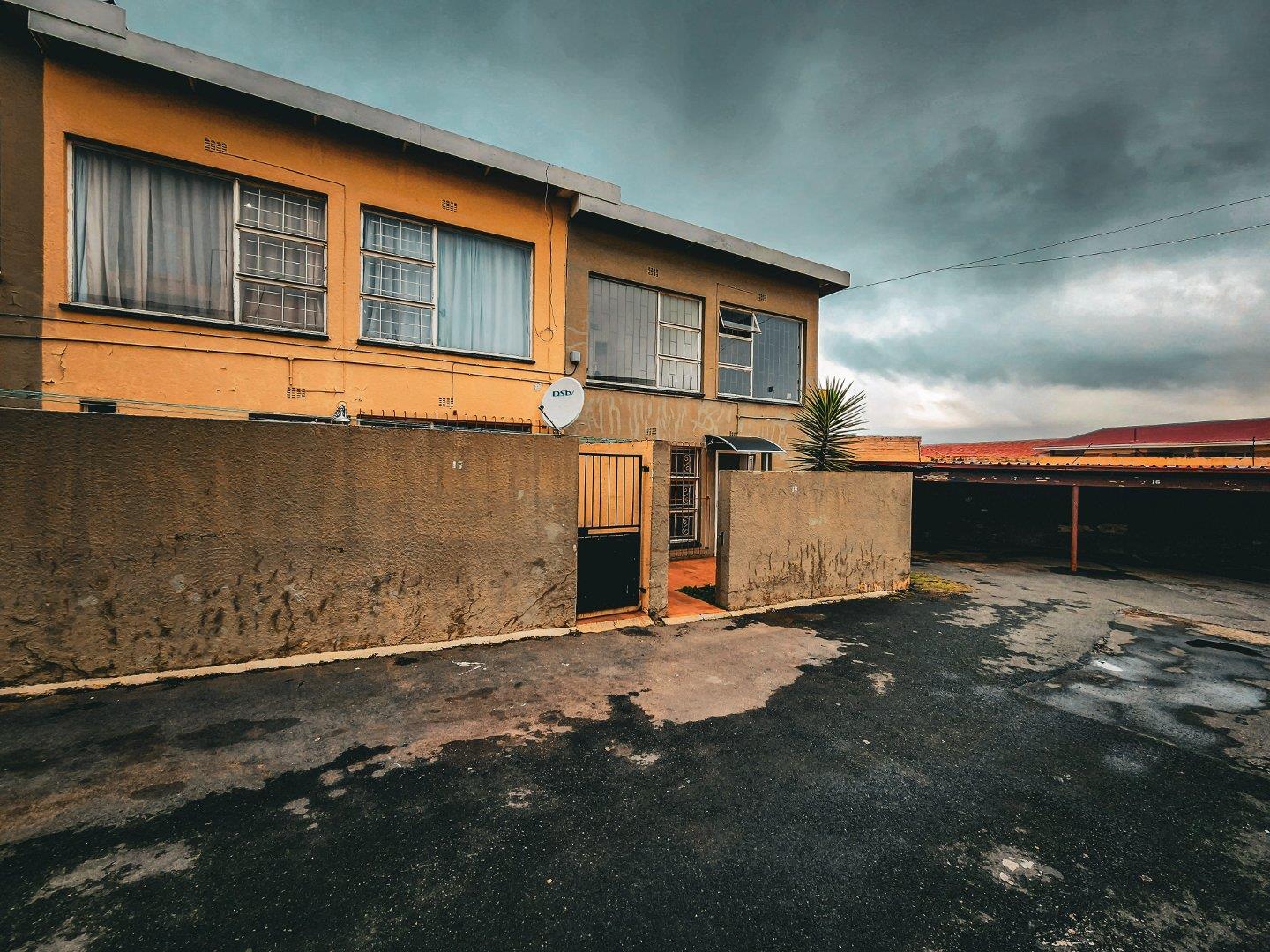 2 Bedroom Apartment / flat for sale in Greenhills 18 Elandia Hof / 7