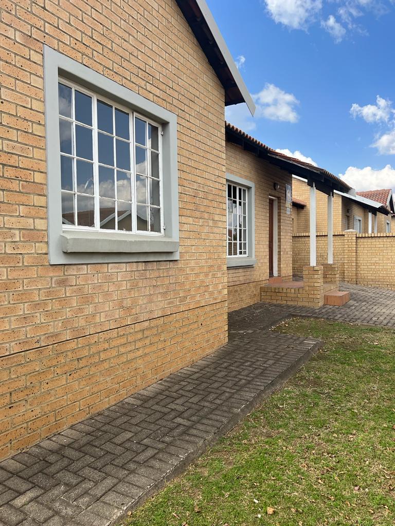 3 Bedroom Townhouse for sale in South View 2875 South View Ext 3