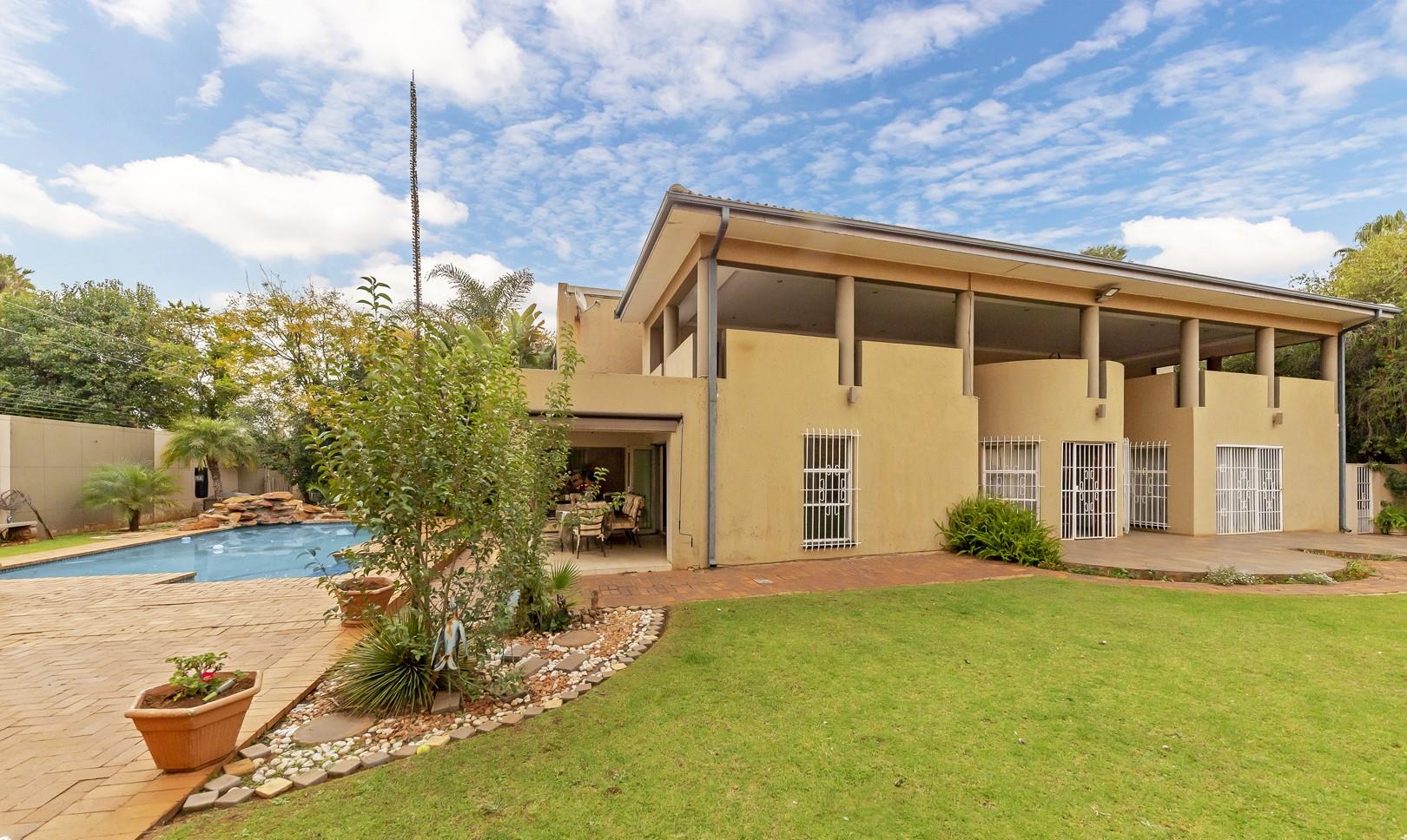 4 Bedroom House for sale in Lenasia P24113762739