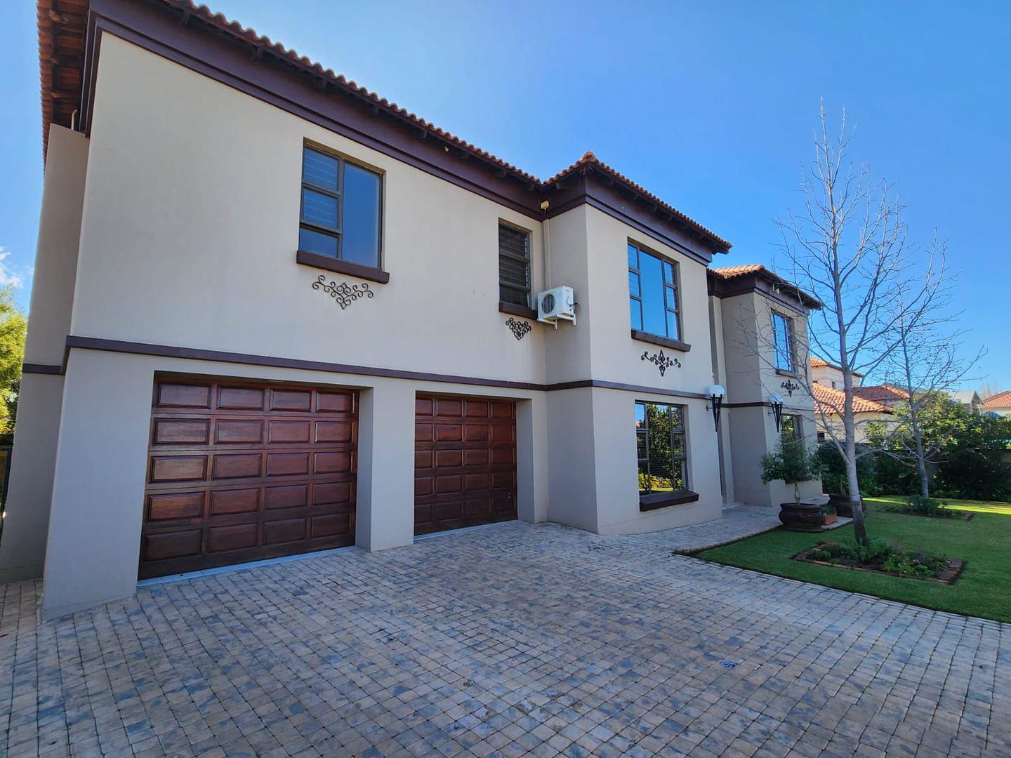 5 Bedroom House for sale in Tuscany Ridge P24112045512