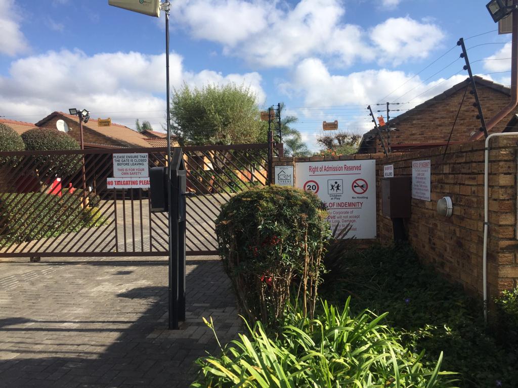 2 Bedroom Townhouse for sale in Willowbrook P24112730520