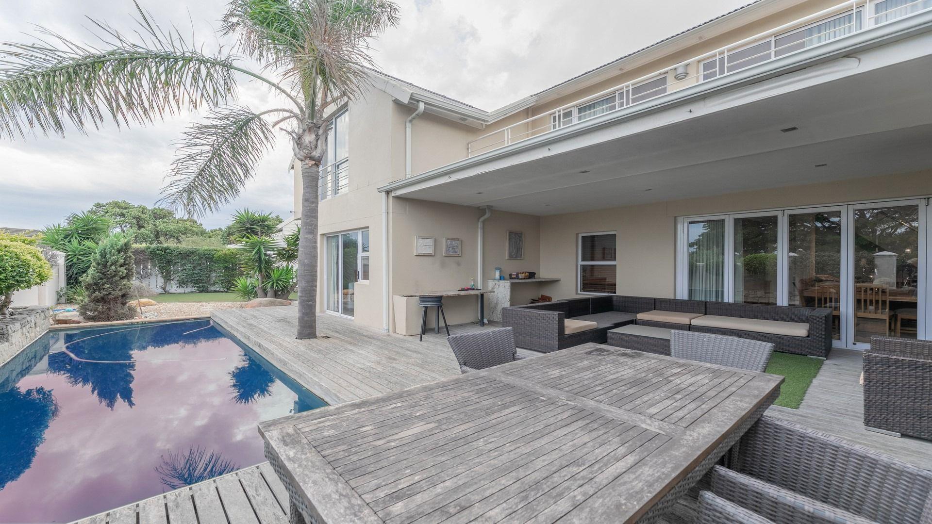 4 Bedroom House for sale in Royal Ascot 144 Sea Cliff Close P24