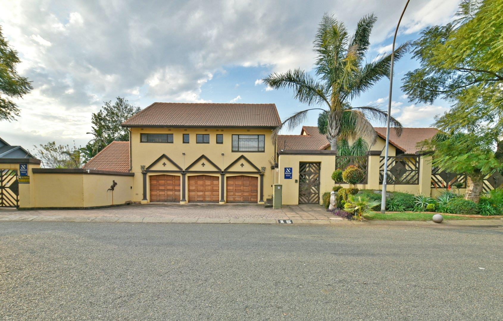 4 Bedroom House for sale in Glenvista P24112733050