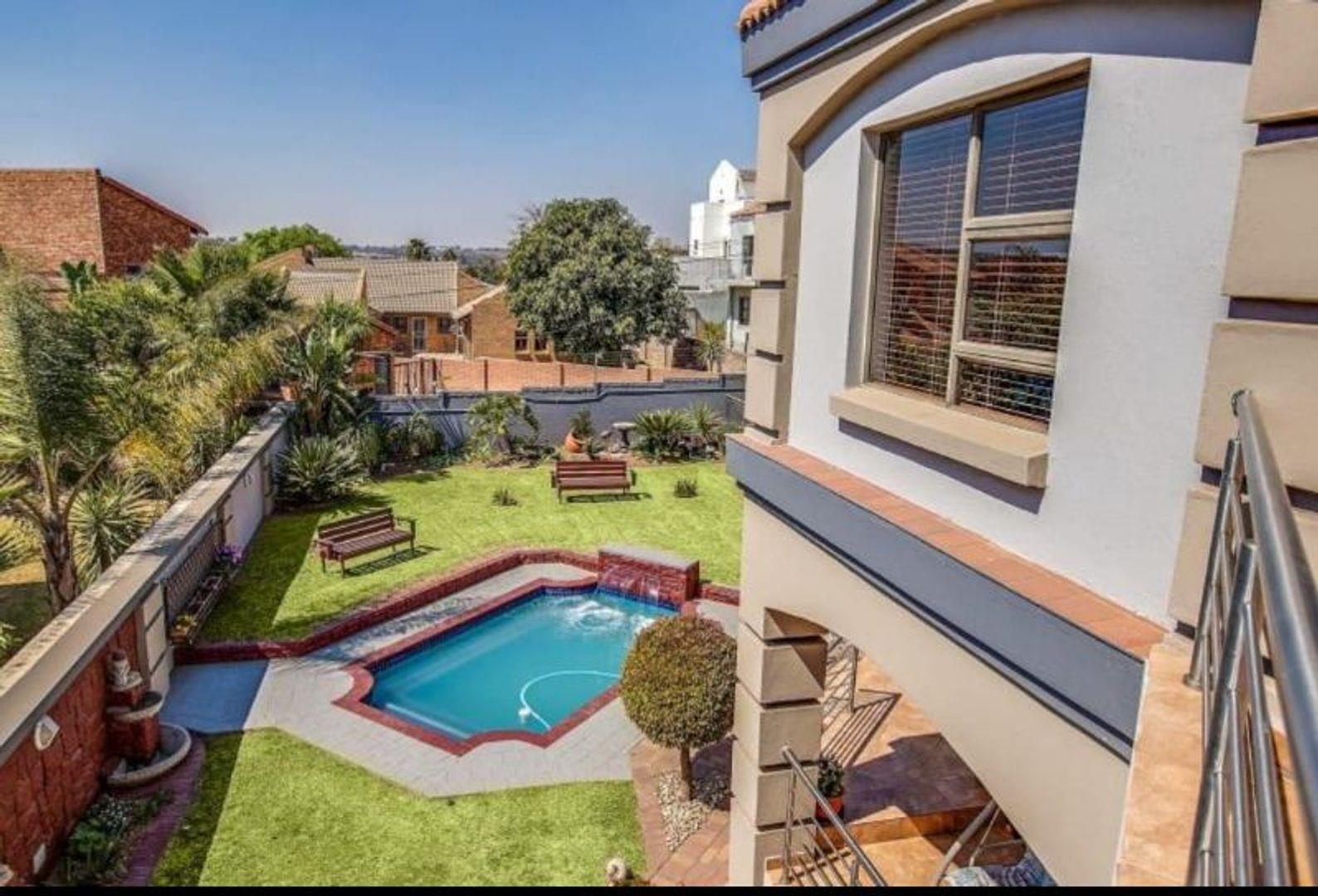 4 Bedroom Townhouse for sale in Savannah Hills Estate P24113878911