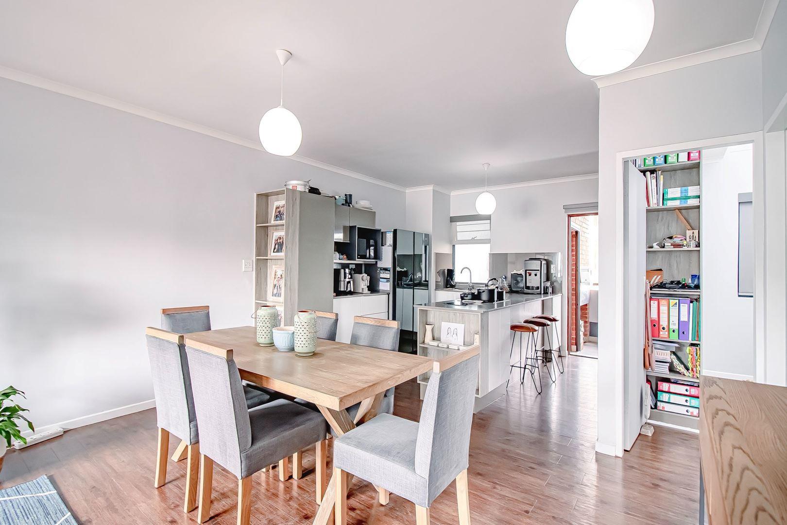 2 Bedroom House for sale in Menlo Park 290 The Rand Street P24