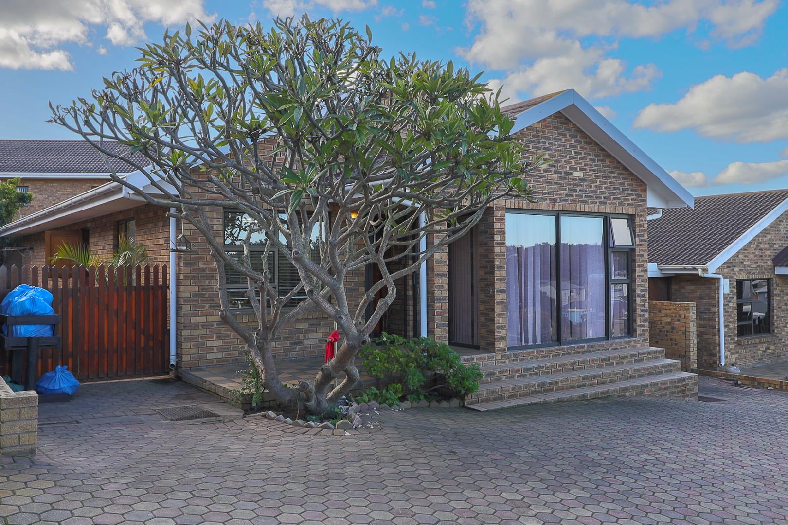 Hartenbos Central Property Property and houses for sale in Hartenbos