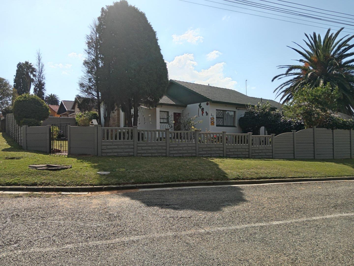 4 Bedroom House for sale in Elsburg P24112740160