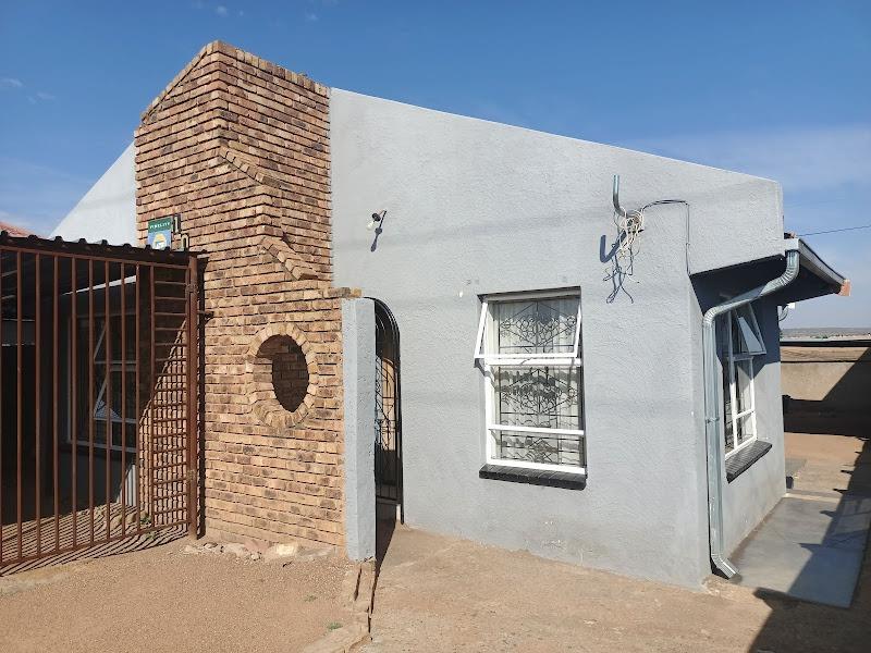 2 Bedroom House for sale in Mabopane 9843 Dikgole Street P24112740307