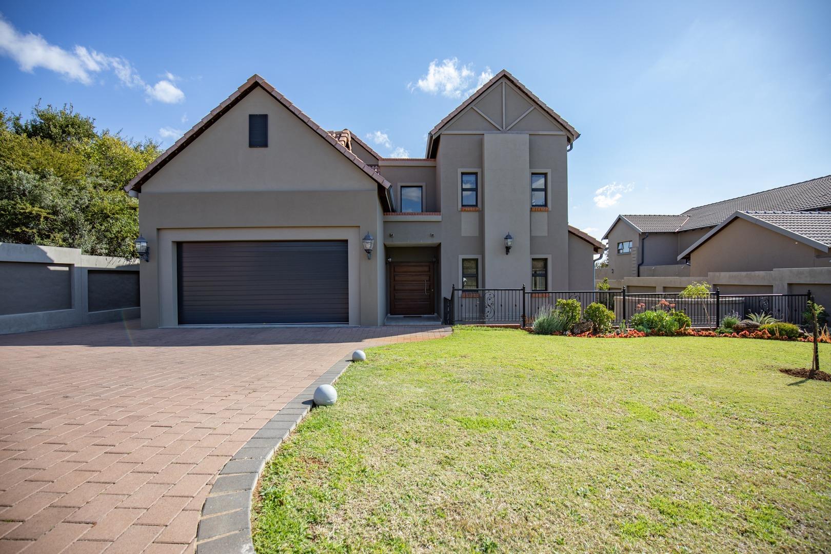 Pebble Rock Golf Village Property Property and houses for sale in