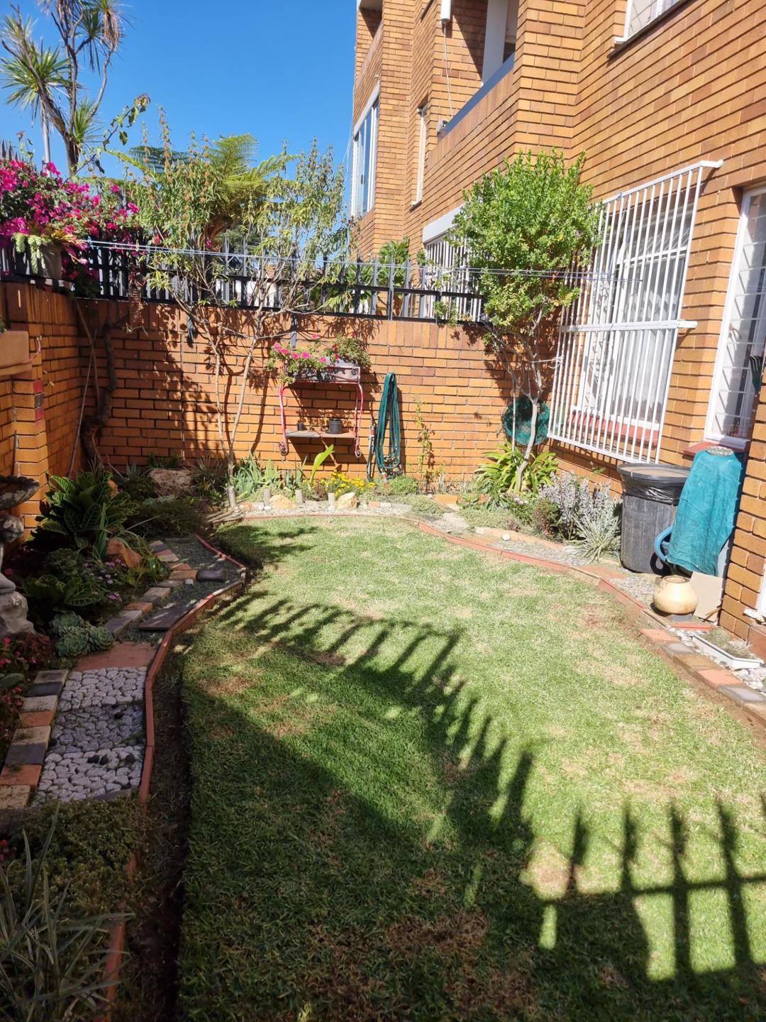 1 Bedroom Apartment / flat for sale in Malvern East 1100 Protea