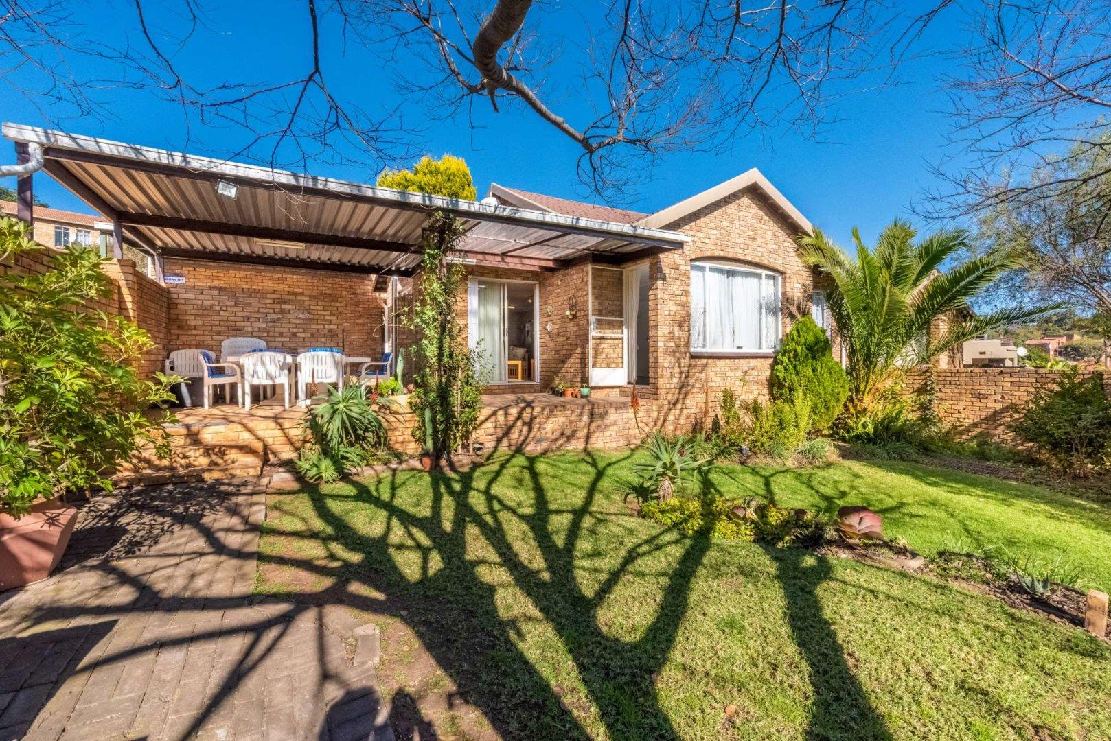 Breaunanda, Krugersdorp Property Townhouses for sale in Breaunanda