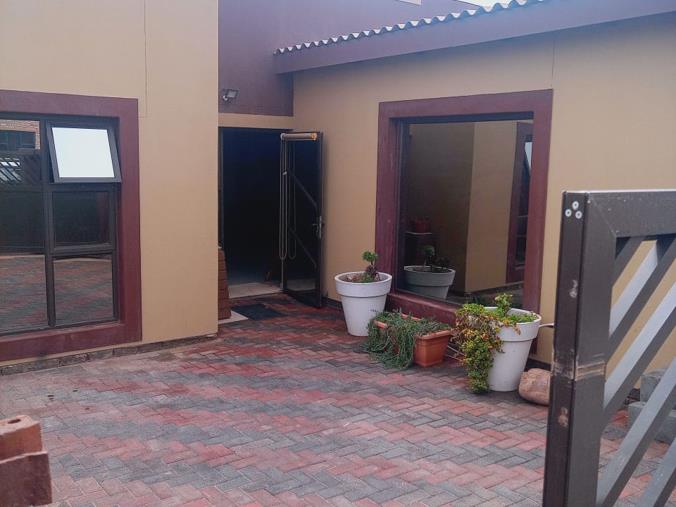 4 Bedroom House for Sale in Meersig Park