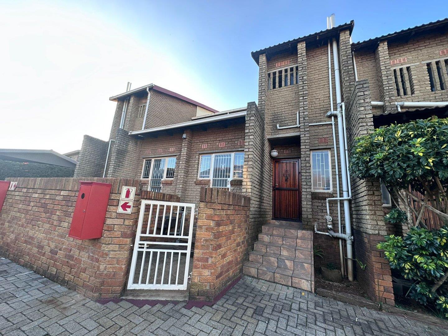 Florida Park Property Townhouses to rent in Florida Park