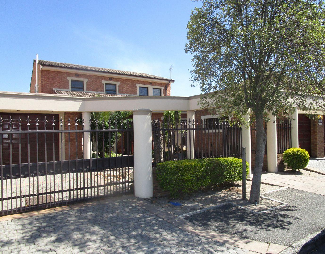 4 Bedroom House for sale in Rylands P24111662599