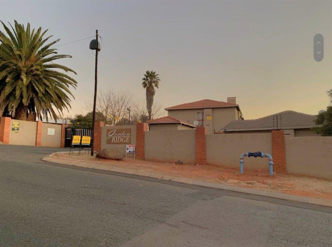 Florida Glen Property Property and houses to rent in Florida Glen