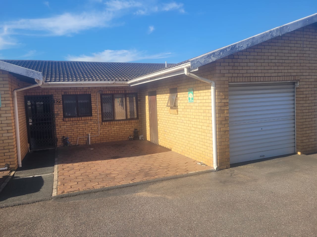 3 Bedroom Townhouse for sale in Montclair P24112749535