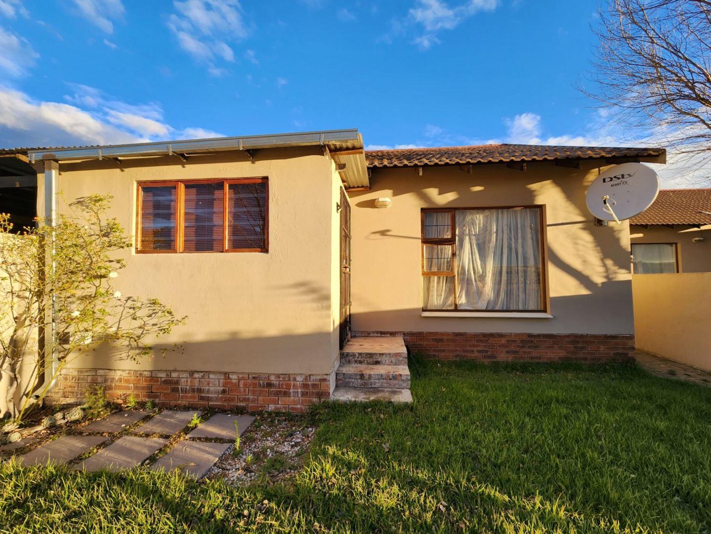 3 Bedroom Townhouse for sale in Bayswater P24112750223