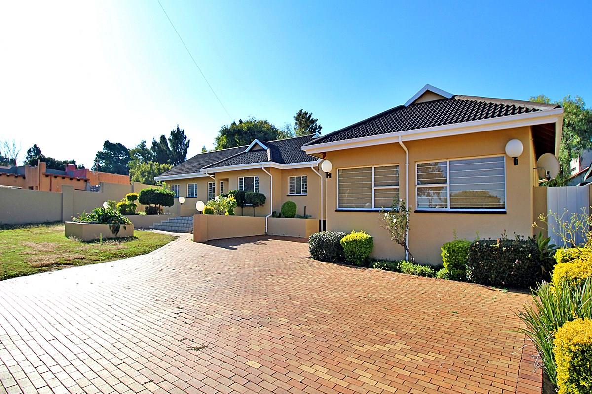 Constantia Kloof, Roodepoort Property Property and houses for sale in
