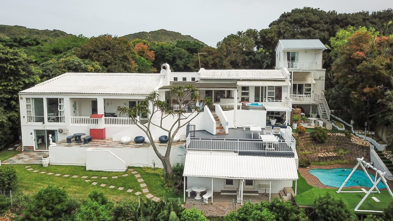 11 Bedroom House for sale in Bonza Bay P24112754348