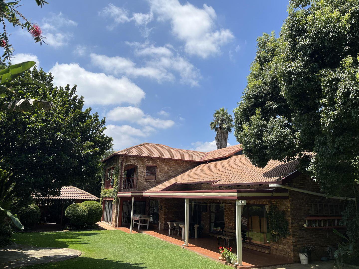 4 Bedroom House for sale in Moreleta Park P24112413533