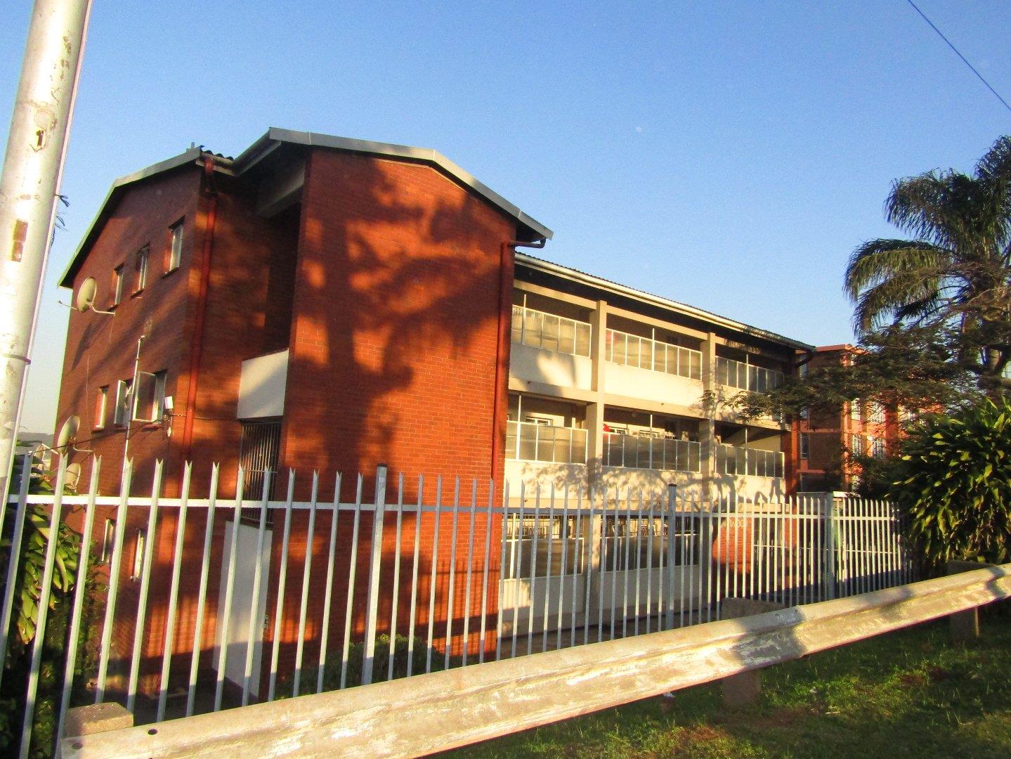 2 Bedroom Apartment / flat for sale in Montclair P24112756288