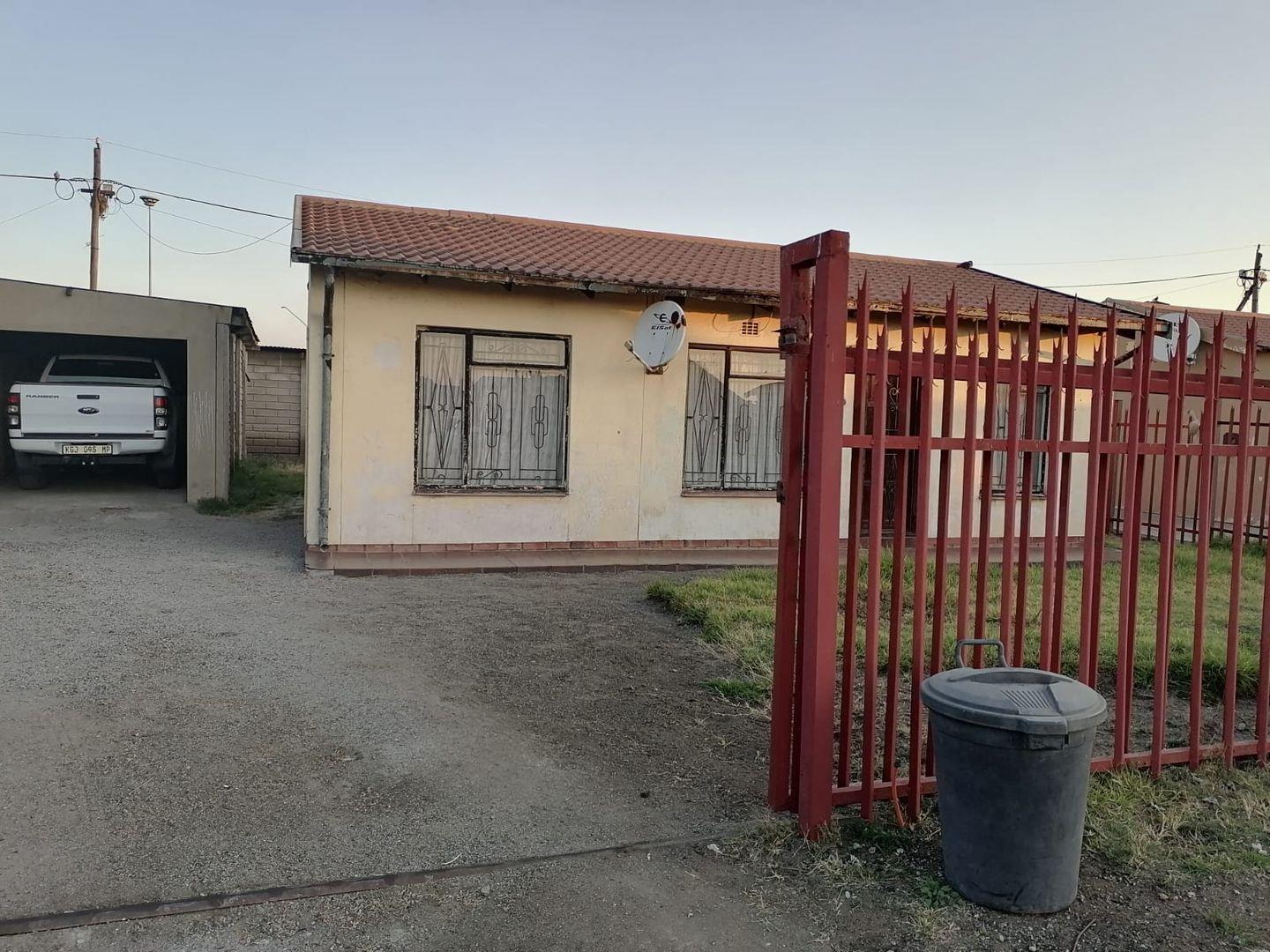 3 Bedroom House for sale in Embalenhle P24112757688