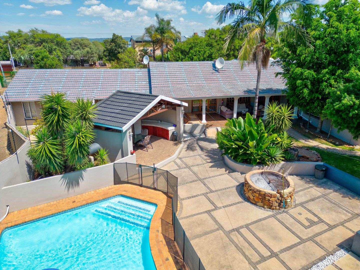 10 Bedroom House for sale in Silverton P24112758261