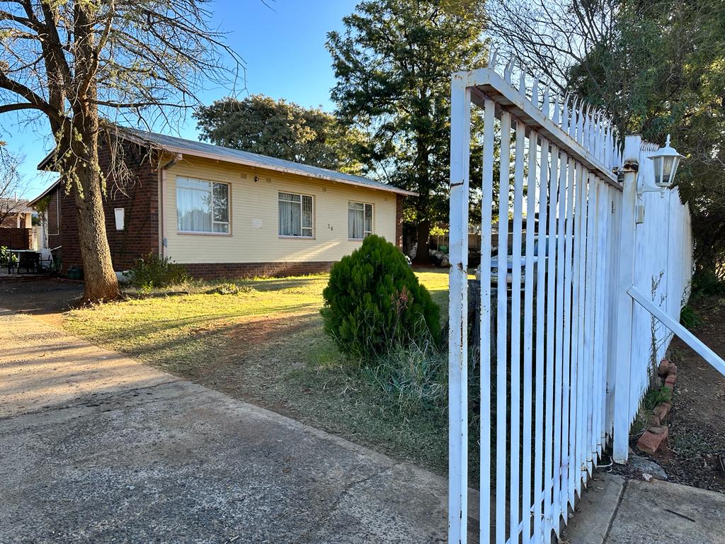 3 Bedroom House for sale in Cassandra P24112758493