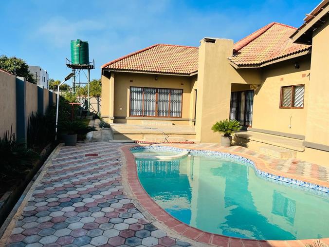 3 Bedroom House to Rent in Roma