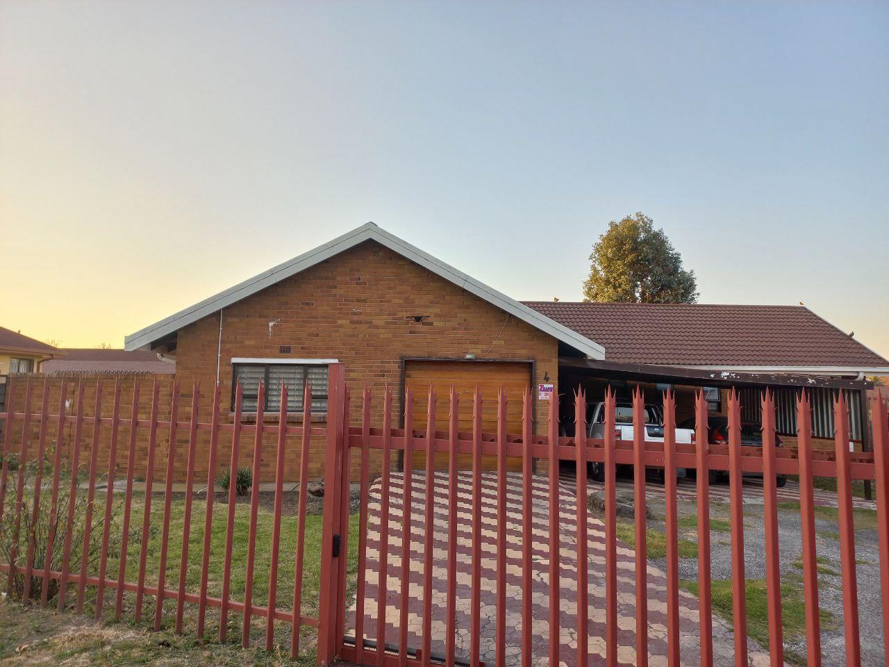 3 Bedroom House for sale in Kosmos Park P24112759537