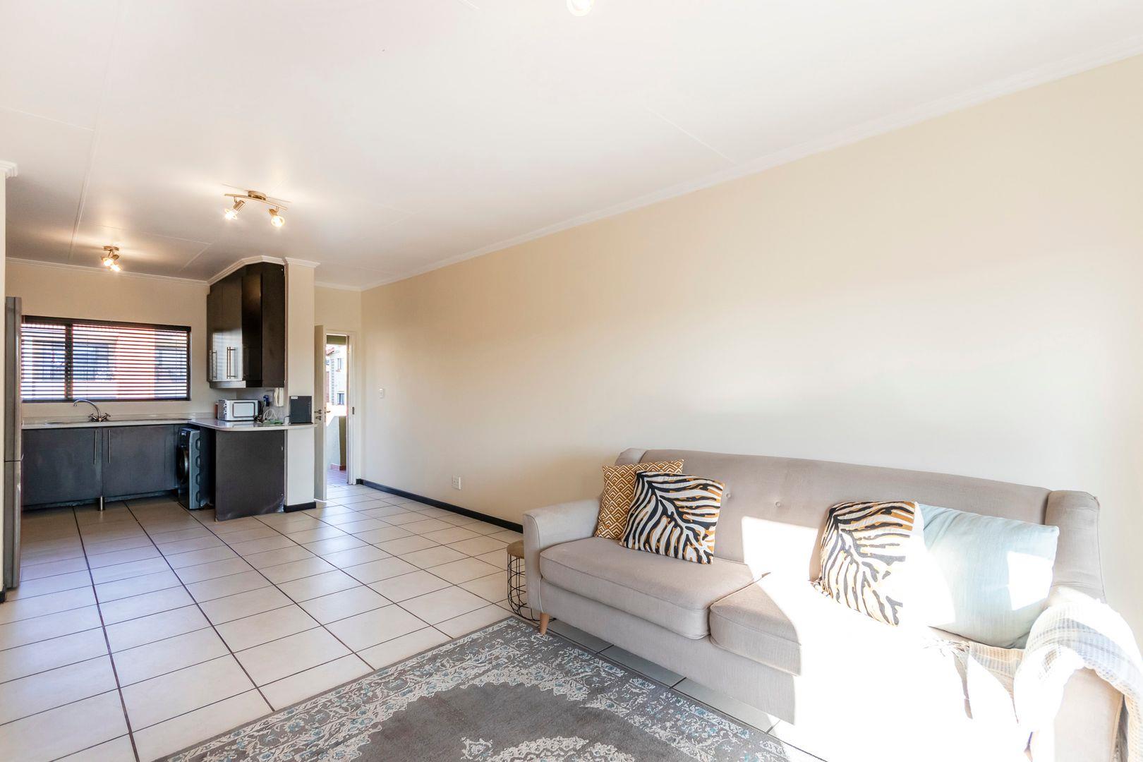 2 Bedroom Apartment / flat for sale in Douglasdale P24112760856
