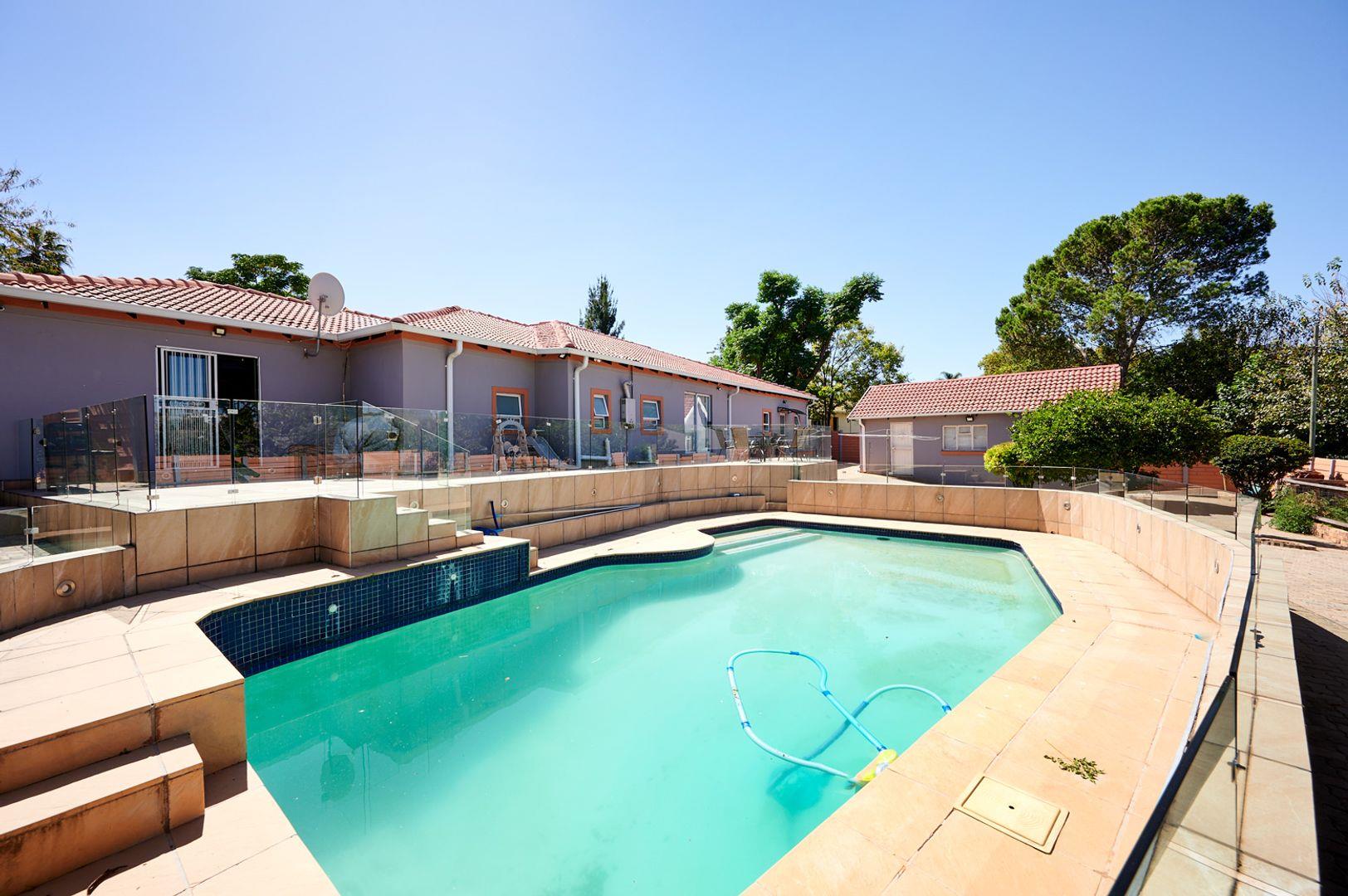 5 Bedroom House for sale in Vorna Valley P24112762345