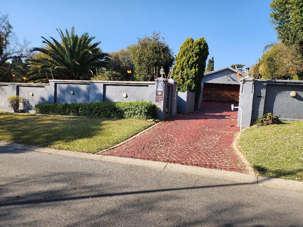 3 Bedroom House for sale in Lombardy East P24112763429