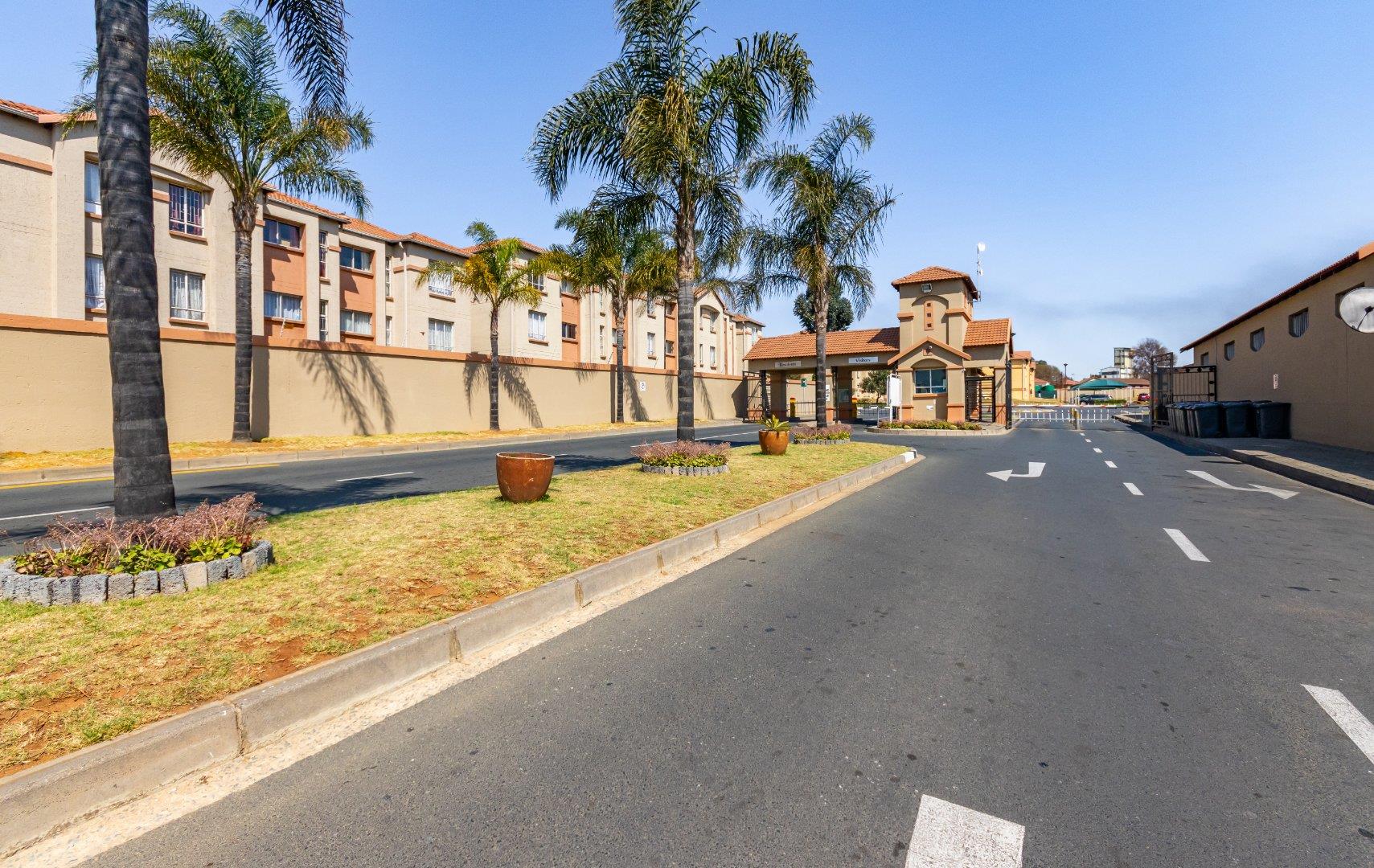 2 Bedroom Townhouse for sale in Ormonde View 1 Lockheed Road P24