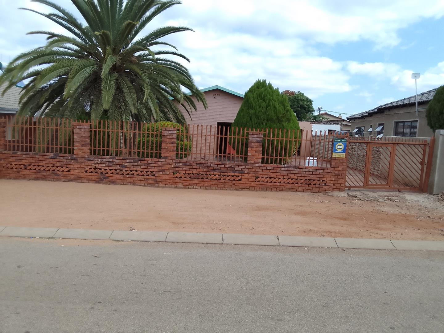 3 Bedroom House for sale in Lebowakgomo Zone A P24112768614