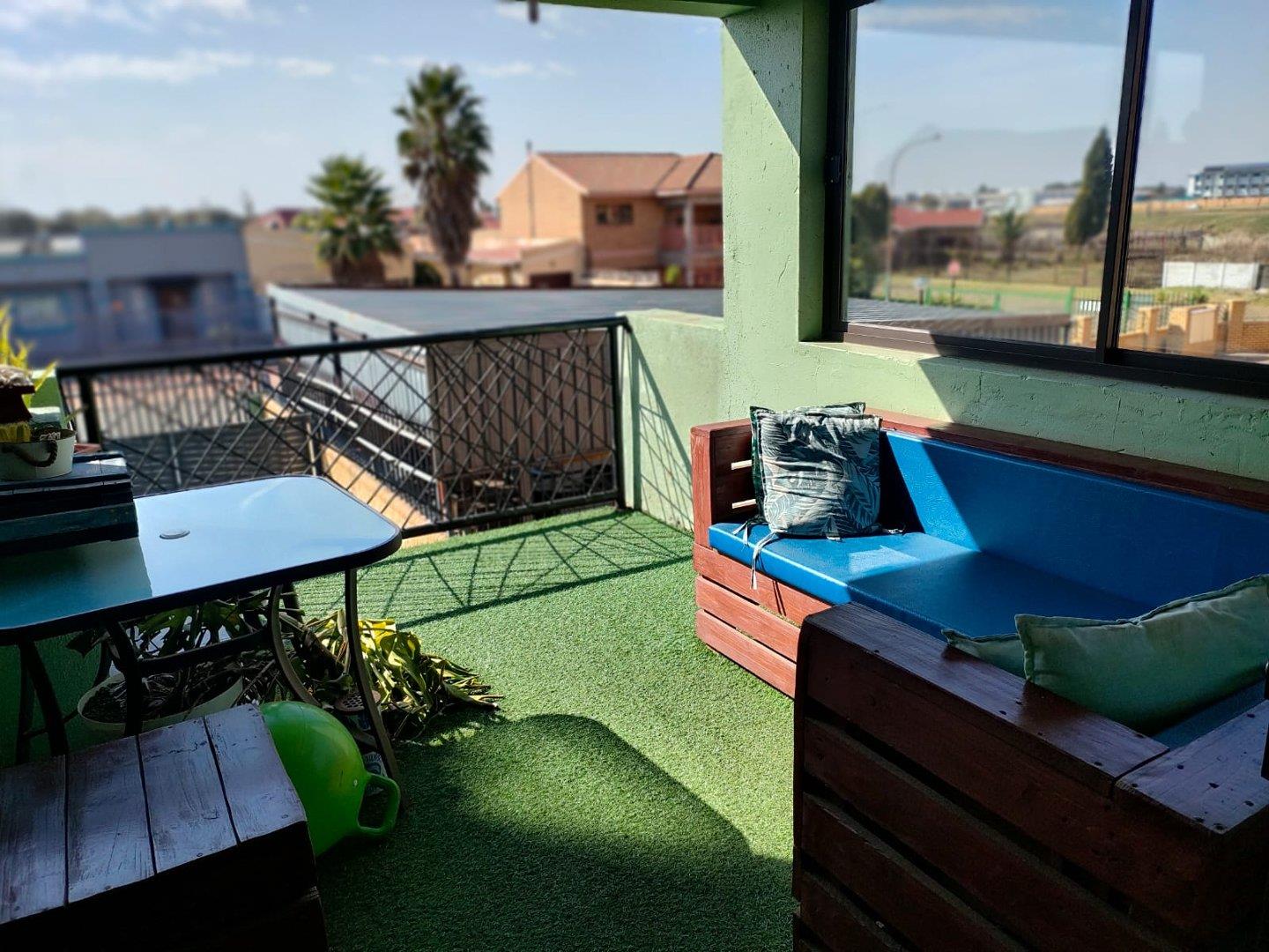 6 Bedroom House for sale in Lenasia P24112768706